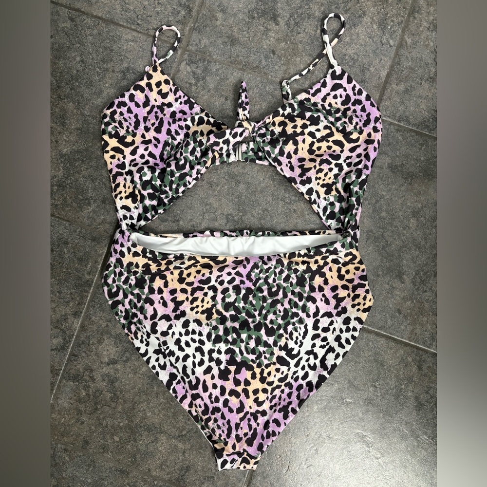 💋NWOT Veronica Beard Pink and Black Leopard One Piece Swimsuit with Cut Out, L - Picture 2 of 6